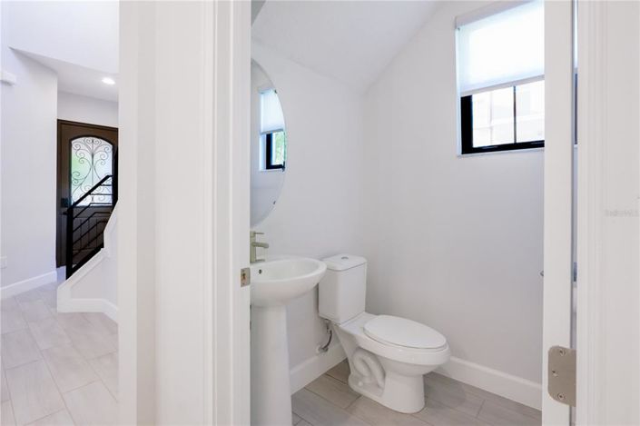 Image No.16-4 Bed House for sale