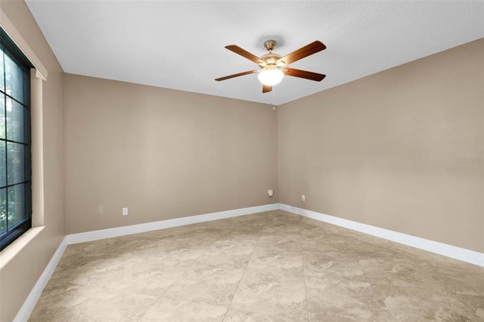 Image No.13-4 Bed House for sale