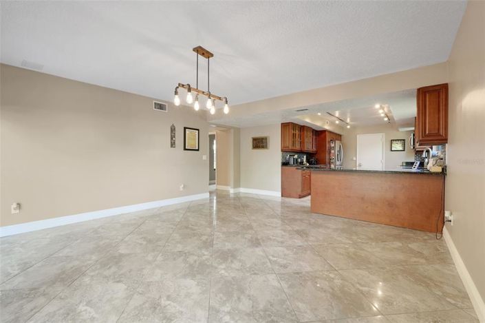 Image No.18-4 Bed House for sale