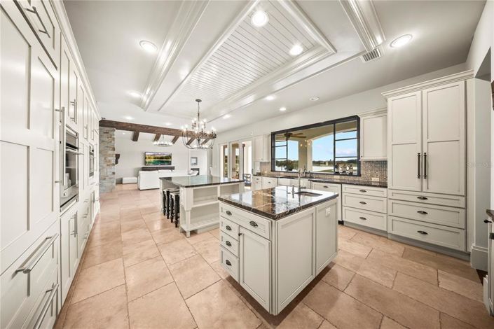 Image No.40-5 Bed House for sale