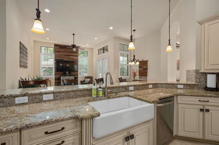 Image No.10-6 Bed House for sale