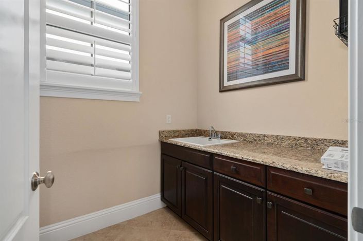 Image No.21-6 Bed House for sale