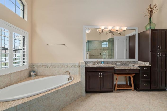 Image No.30-6 Bed House for sale