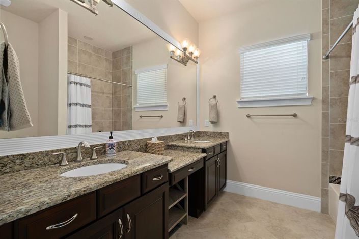 Image No.37-6 Bed House for sale