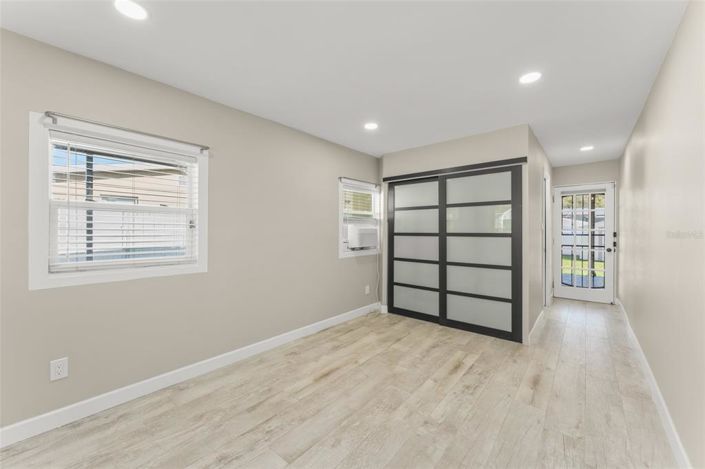 Image No.11-3 Bed House for sale