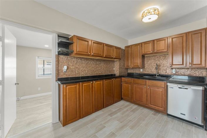 Image No.7-3 Bed House for sale