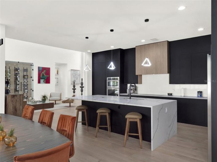 Image No.11-5 Bed House for sale