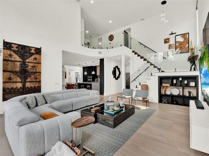 Image No.16-5 Bed House for sale