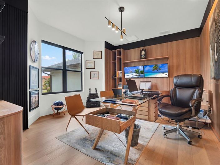 Image No.18-5 Bed House for sale