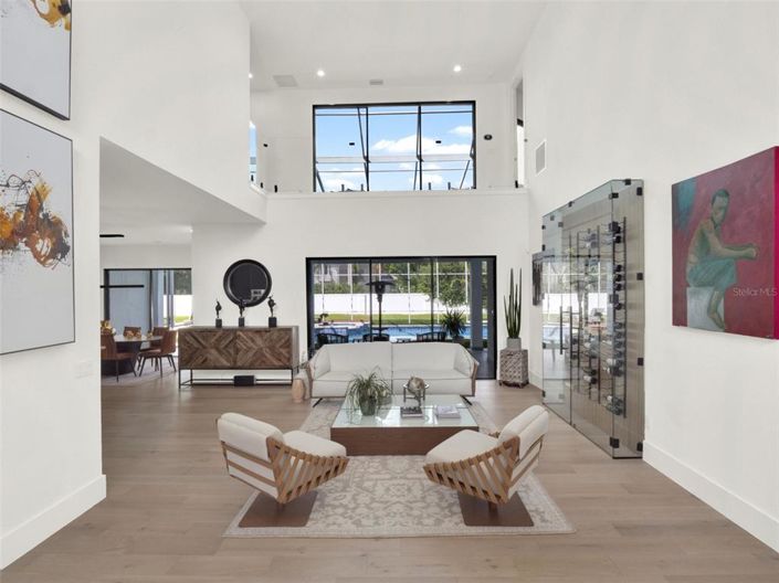 Image No.2-5 Bed House for sale