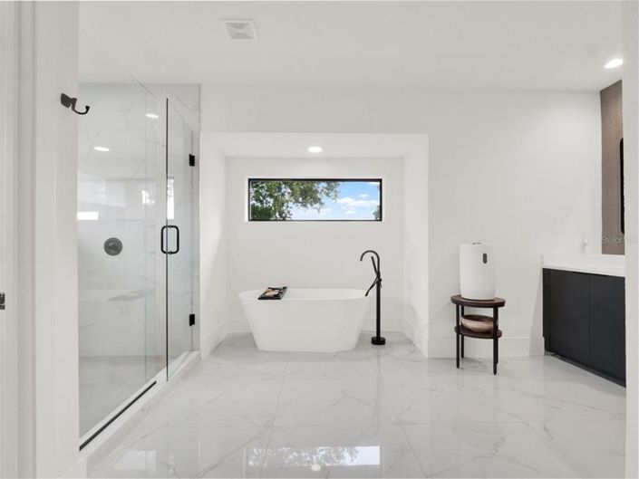 Image No.29-5 Bed House for sale