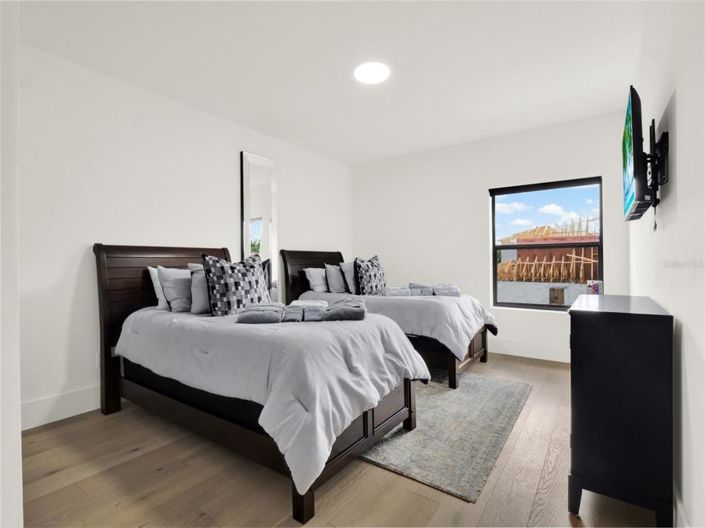 Image No.36-5 Bed House for sale