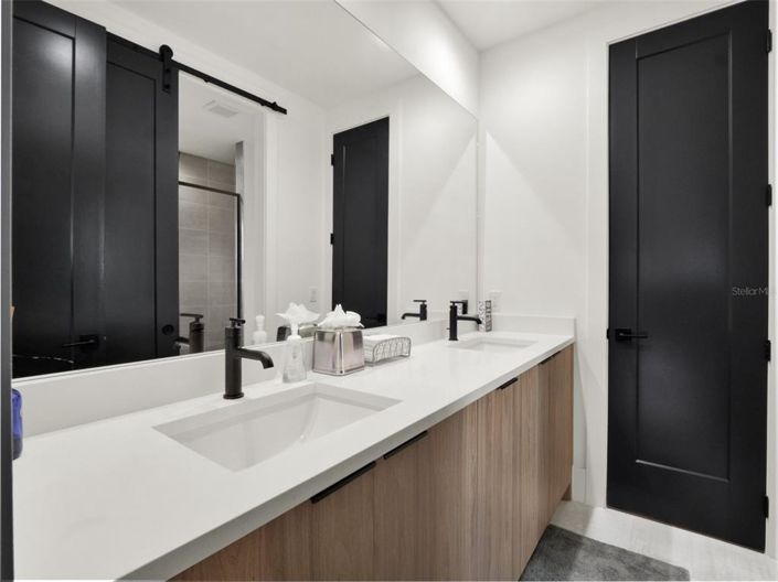 Image No.37-5 Bed House for sale