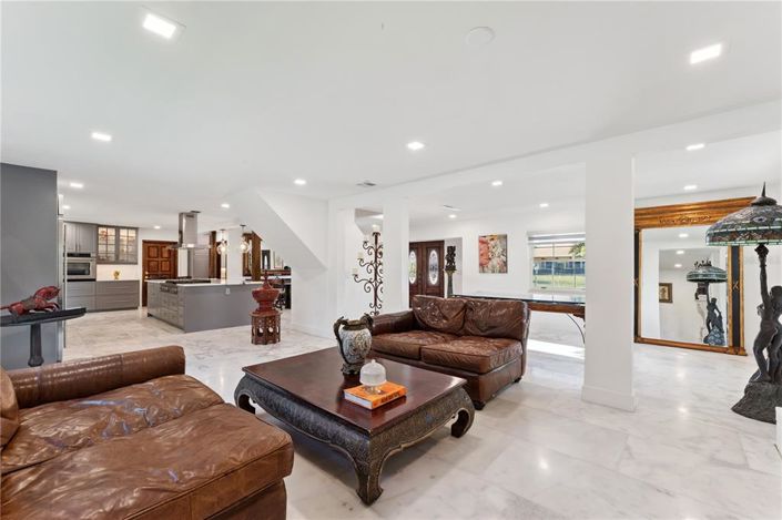 Image No.15-4 Bed House for sale