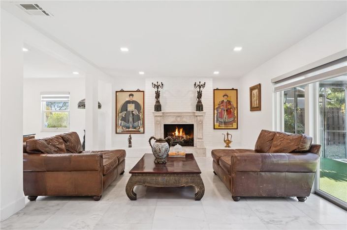 Image No.18-4 Bed House for sale