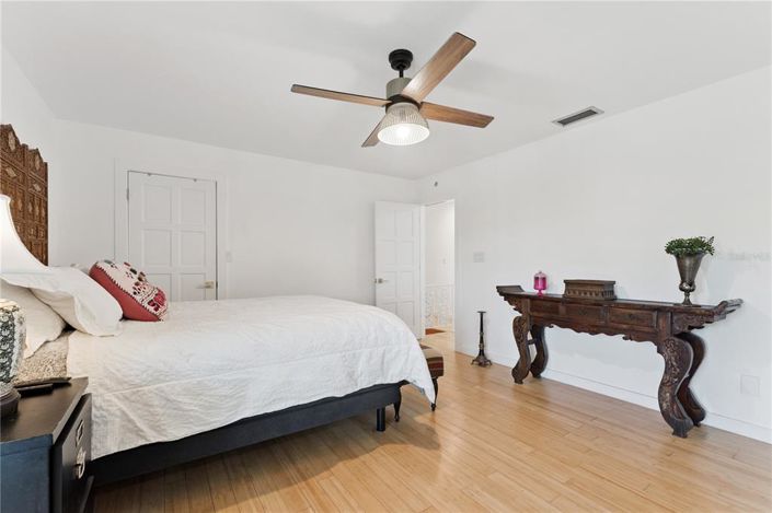 Image No.21-4 Bed House for sale