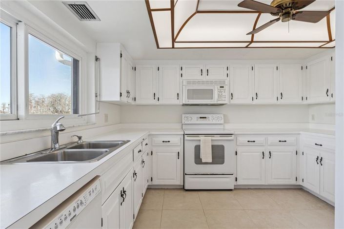 Image No.24-3 Bed Apartment for sale