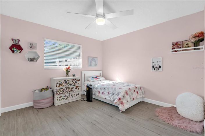 Image No.21-4 Bed House for sale