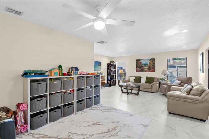 Image No.7-4 Bed House for sale