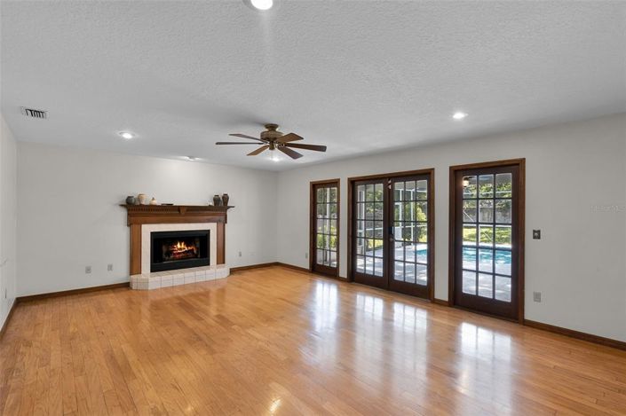 Image No.15-4 Bed House for sale