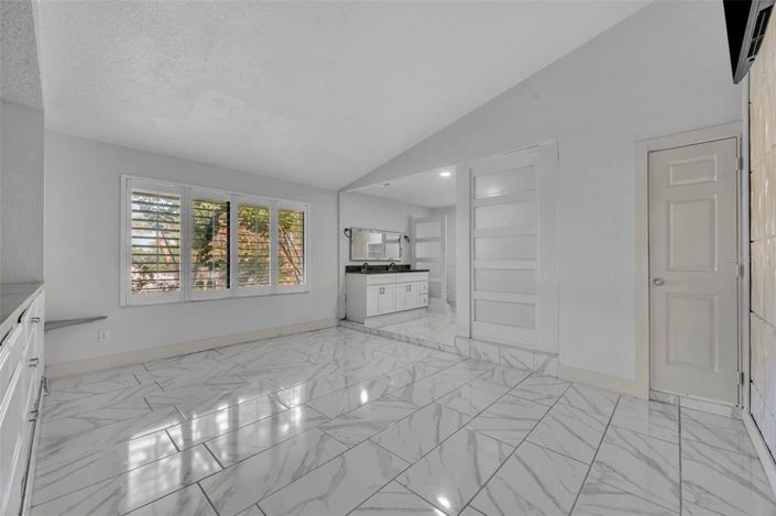 Image No.21-3 Bed House for sale