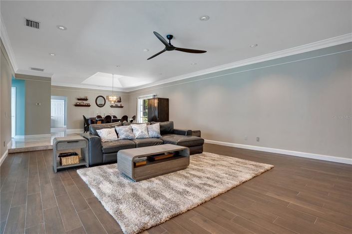 Image No.17-3 Bed House for sale