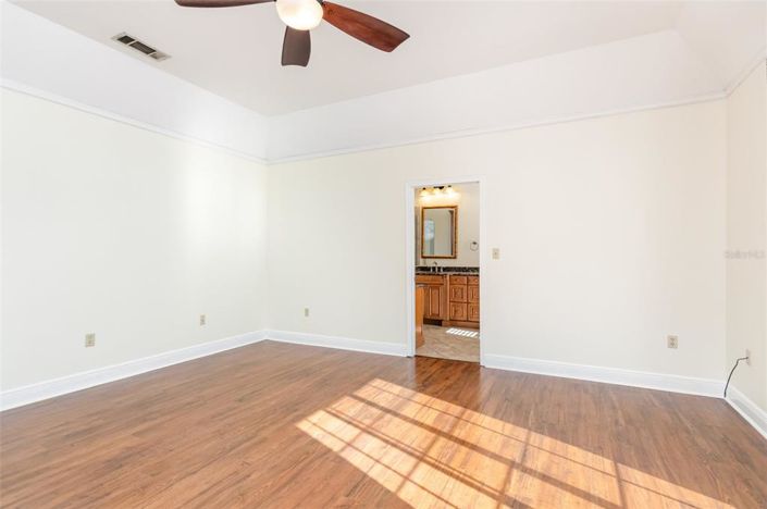 Image No.18-4 Bed House for sale