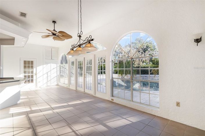 Image No.30-4 Bed House for sale