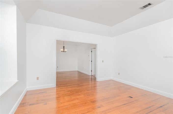 Image No.8-4 Bed House for sale