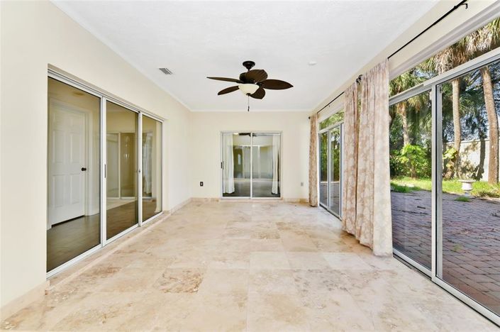 Image No.11-3 Bed House for sale