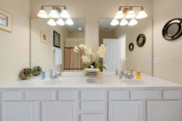 Image No.25-3 Bed Townhouse for sale