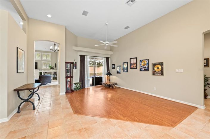 Image No.6-4 Bed House for sale