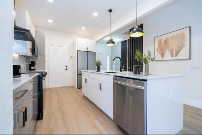 Image No.8-2 Bed Townhouse for sale