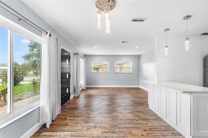 Image No.11-3 Bed House for sale