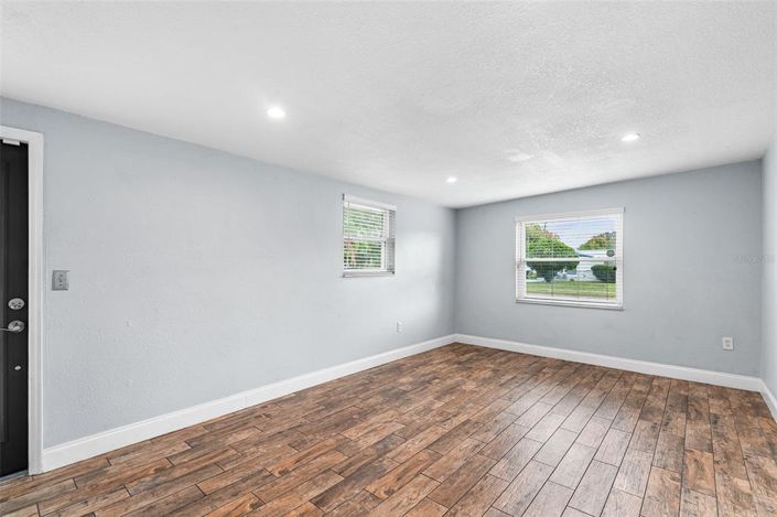 Image No.16-3 Bed House for sale