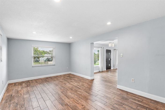 Image No.17-3 Bed House for sale