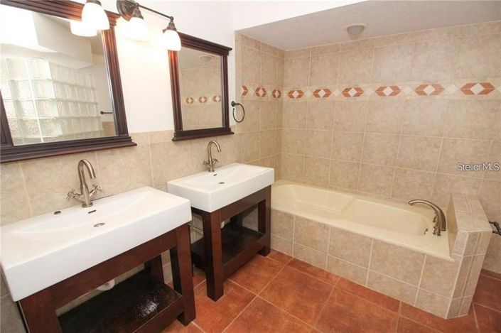 Image No.17-2 Bed Townhouse for sale