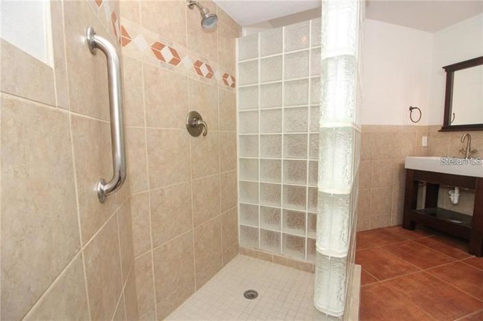 Image No.19-2 Bed Townhouse for sale