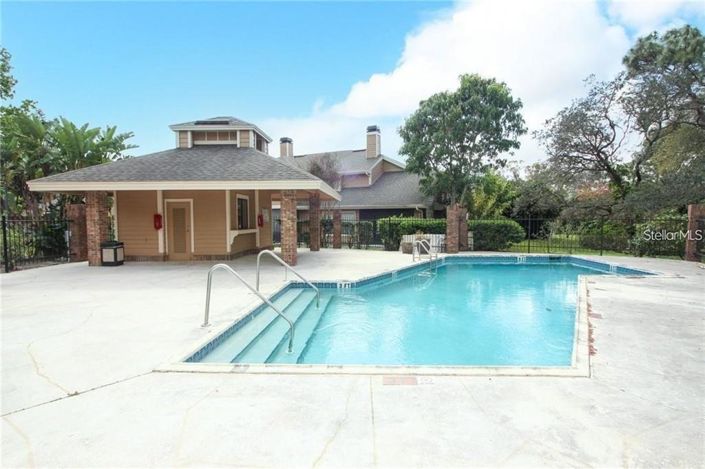 Image No.28-2 Bed Townhouse for sale