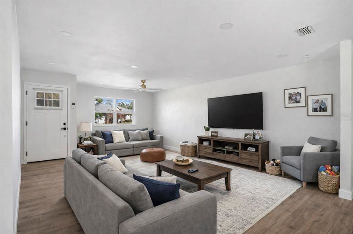 Image No.2-3 Bed House for sale