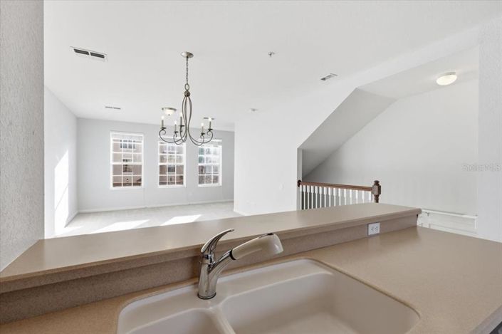 Image No.15-3 Bed Townhouse for sale