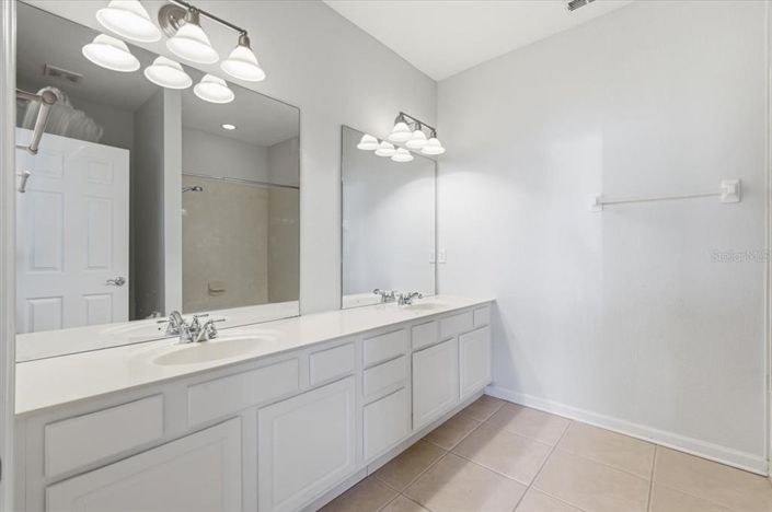 Image No.30-3 Bed Townhouse for sale