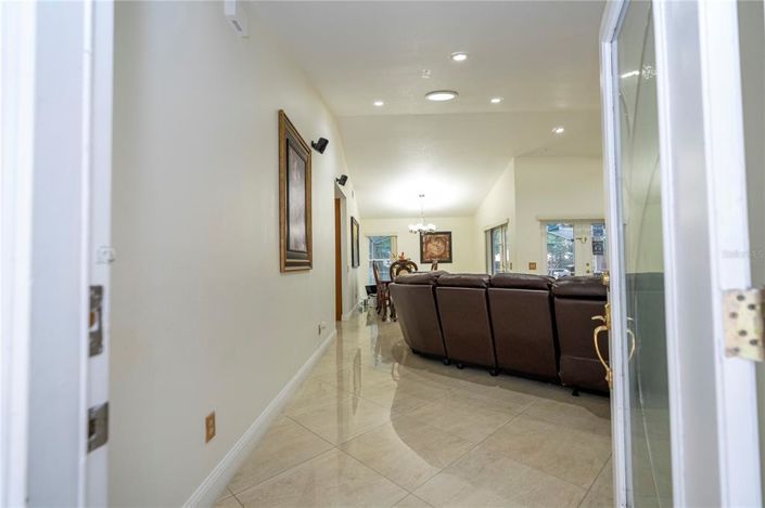 Image No.22-4 Bed House for sale