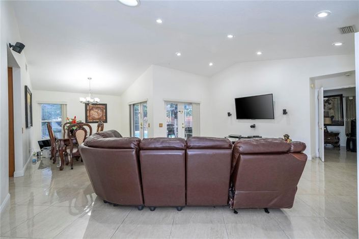 Image No.24-4 Bed House for sale