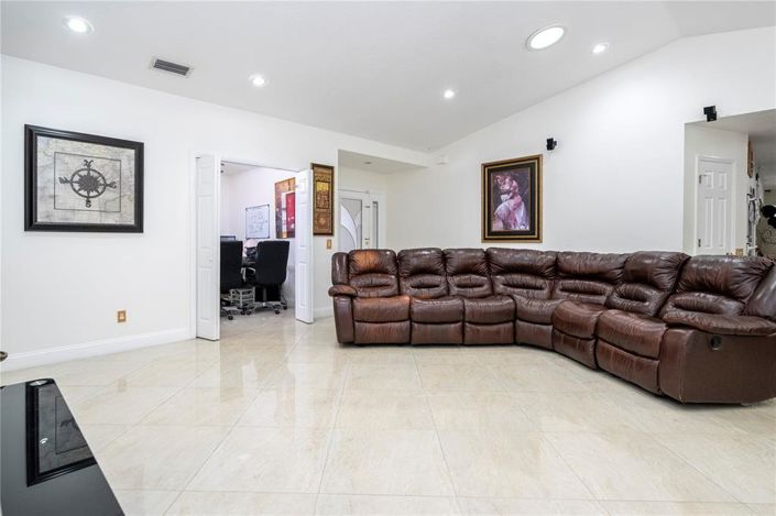 Image No.32-4 Bed House for sale