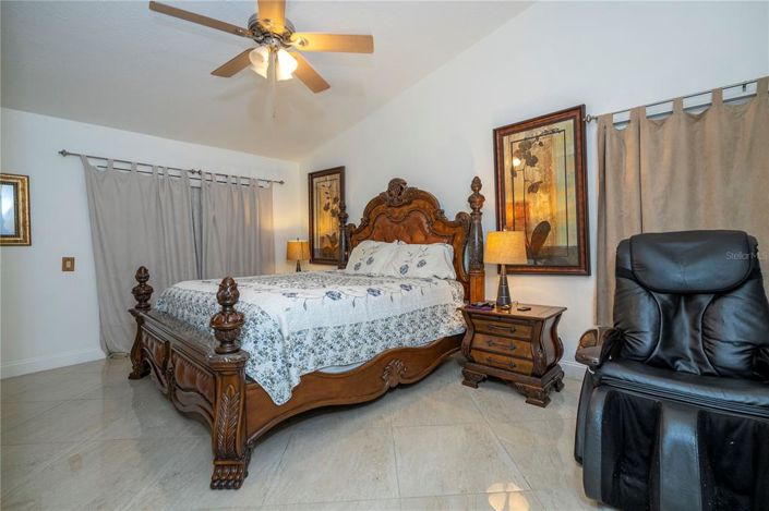 Image No.39-4 Bed House for sale