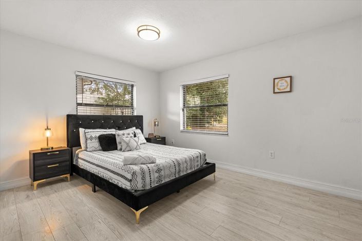 Image No.11-3 Bed House for sale