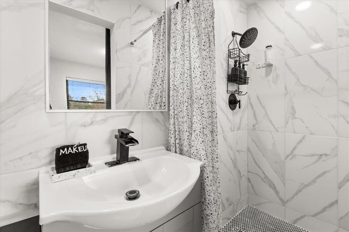 Image No.15-3 Bed House for sale