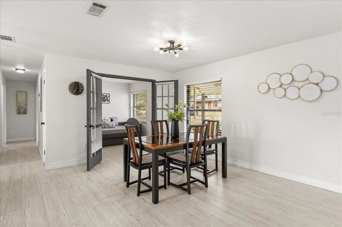 Image No.6-3 Bed House for sale