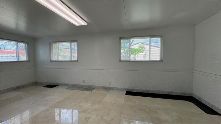 Image No.9-2 Bed House for sale